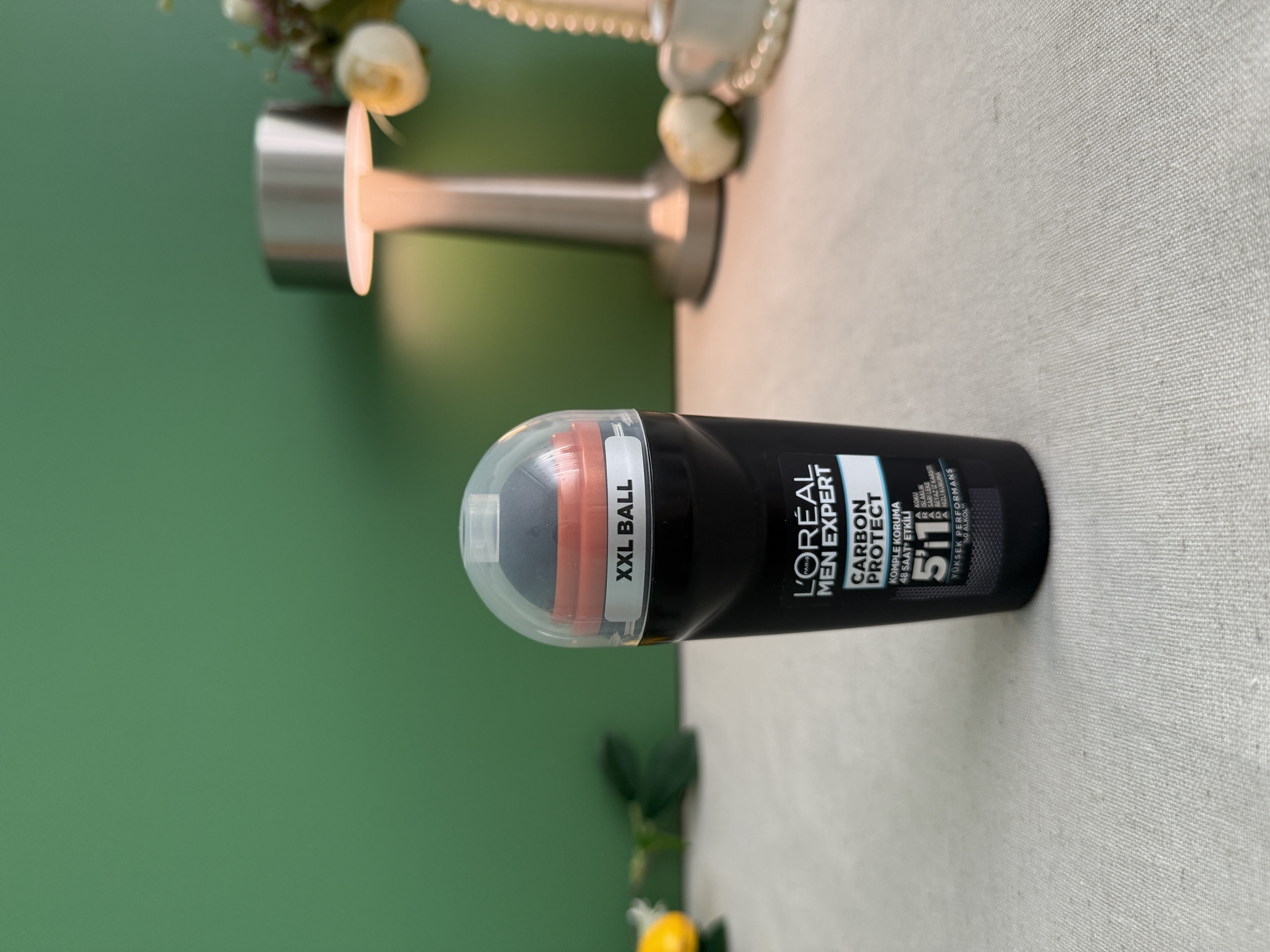 مام رولی ضد تعریق مردانه لورآل مدل کاربن پروتکت (Carbon Protect) حجم 50 میل L’Oréal Men Expert Carbon Protect Anti-Perspirant Roll-On Deodorant 50ml