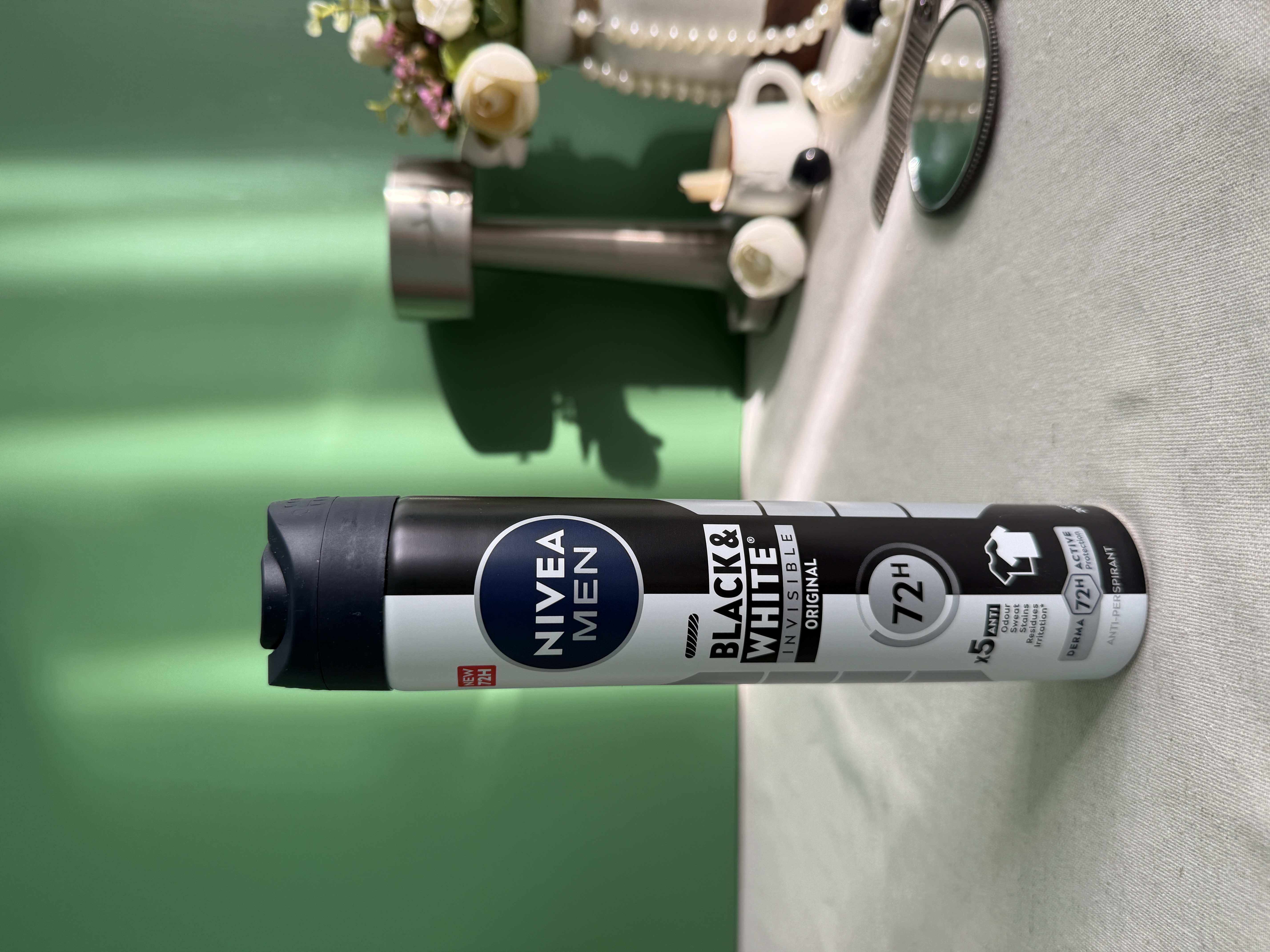 اسپری مردانه مدل BLACK&WHITE invisible original با حجم 200ml با ماندگاری 48 ساعته
